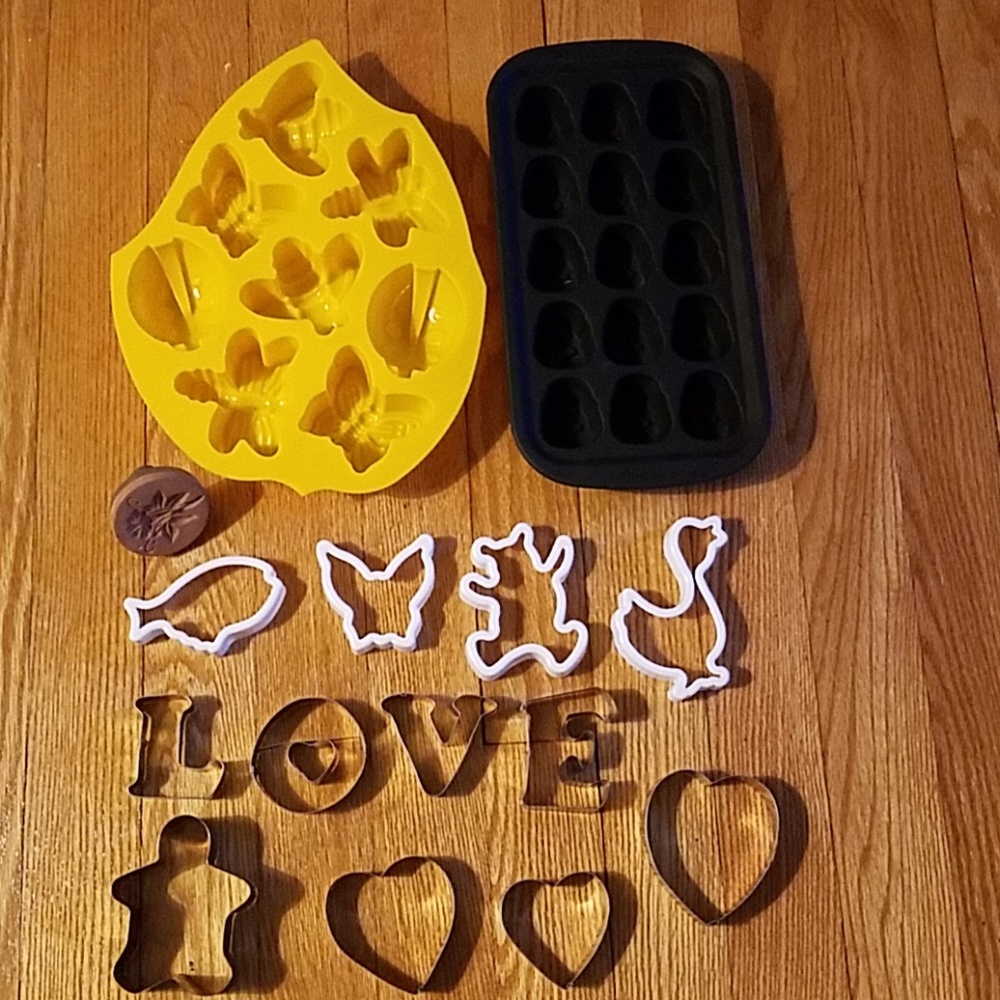 15 Pieces Cookie Silicone moulds, Cutters etc.